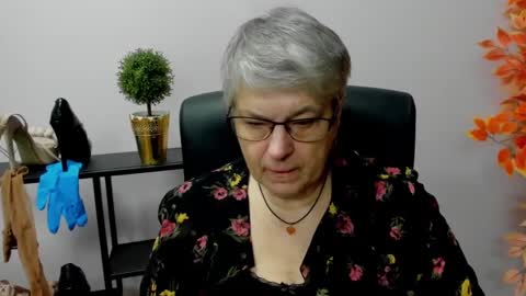 Snapshot of iris_xdesire chatting on 01.07.25 I R I S online show from 01.07.25
