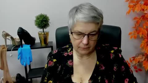Snapshot of iris_xdesire chatting on 01.08.25 I R I S online show from 01.08.25