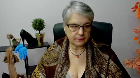 Snapshot of iris_xdesire chatting on 01.10.25 I R I S online show from 01.10.25