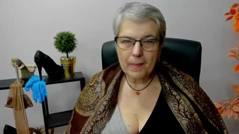Snapshot of iris_xdesire chatting on 01.10.25 I R I S online show from 01.10.25