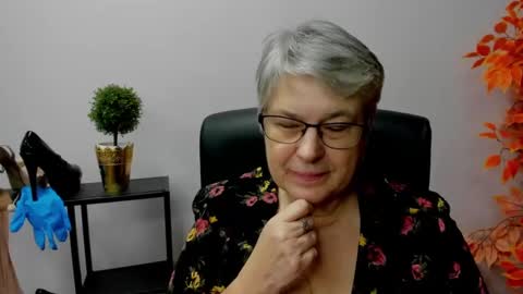 Snapshot of iris_xdesire chatting on 01.13.25 I R I S online show from 01.13.25