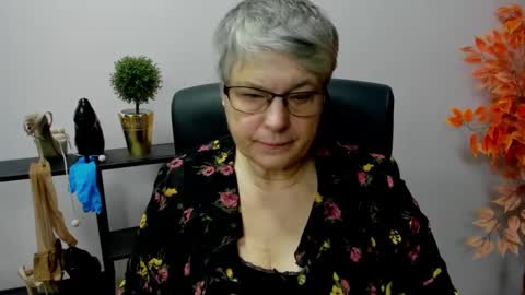 Snapshot of iris_xdesire chatting on 01.14.25 I R I S online show from 01.14.25