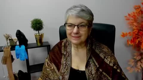 Snapshot of iris_xdesire chatting on 01.15.25 I R I S online show from 01.15.25