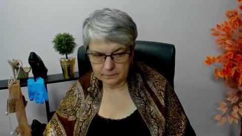 Snapshot of iris_xdesire chatting on 01.15.25 I R I S online show from 01.15.25
