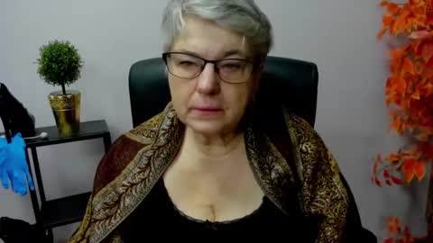 Snapshot of iris_xdesire chatting on 01.16.25 I R I S online show from 01.16.25