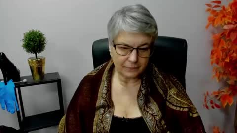 Snapshot of iris_xdesire chatting on 01.16.25 I R I S online show from 01.16.25