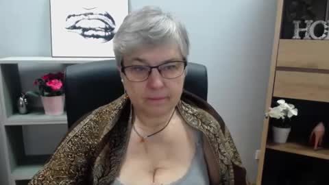 Snapshot of iris_xdesire chatting on 01.17.25 I R I S online show from 01.17.25