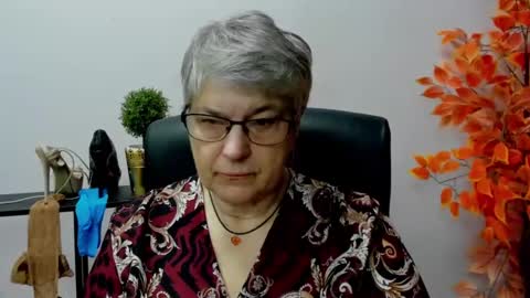 Snapshot of iris_xdesire chatting on 01.20.25 I R I S online show from 01.20.25