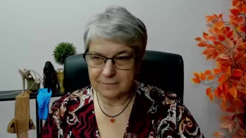 Snapshot of iris_xdesire chatting on 01.20.25 I R I S online show from 01.20.25