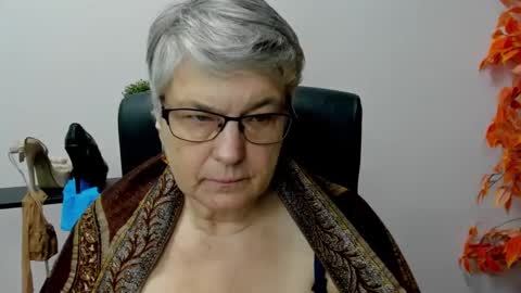 Snapshot of iris_xdesire chatting on 01.22.25 I R I S online show from 01.22.25