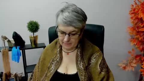 Snapshot of iris_xdesire chatting on 01.28.25 I R I S online show from 01.28.25