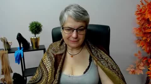 Snapshot of iris_xdesire chatting on 01.29.25 I R I S online show from 01.29.25