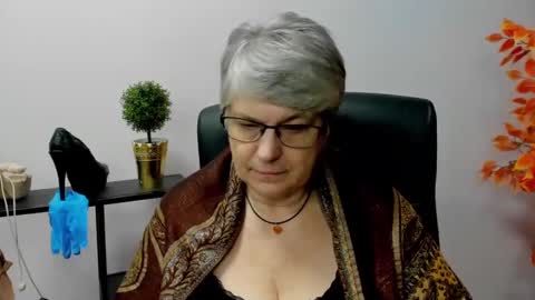 Snapshot of iris_xdesire chatting on 01.30.25 I R I S online show from 01.30.25