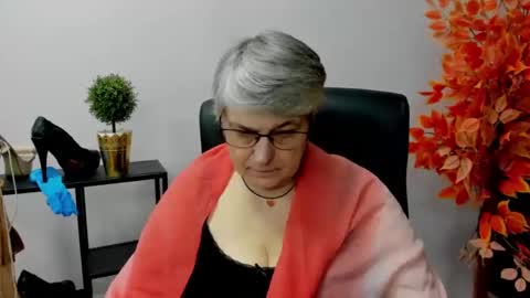 Snapshot of iris_xdesire chatting on 02.03.25 I R I S online show from 02.03.25