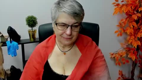 Snapshot of iris_xdesire chatting on 02.05.25 I R I S online show from 02.05.25