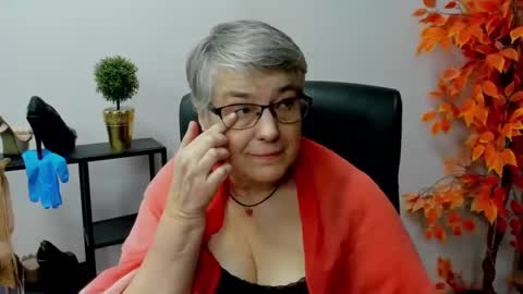 Snapshot of iris_xdesire chatting on 02.05.25 I R I S online show from 02.05.25
