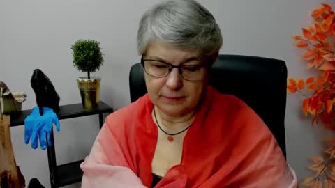 Snapshot of iris_xdesire chatting on 02.10.25 I R I S online show from 02.10.25