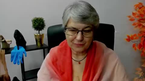 Snapshot of iris_xdesire chatting on 02.10.25 I R I S online show from 02.10.25