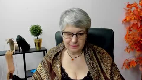 Snapshot of iris_xdesire chatting on 02.11.25 I R I S online show from 02.11.25