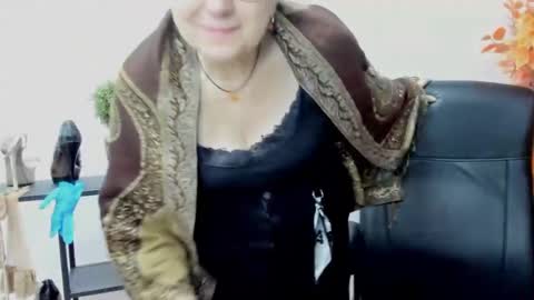 Snapshot of iris_xdesire chatting on 02.12.25 I R I S online show from 02.12.25