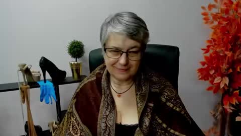 Snapshot of iris_xdesire chatting on 02.13.25 I R I S online show from 02.13.25