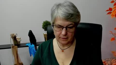 Snapshot of iris_xdesire chatting on 02.14.25 I R I S online show from 02.14.25