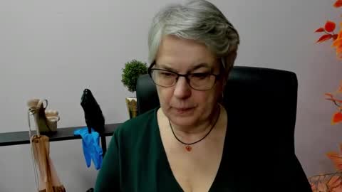 Snapshot of iris_xdesire chatting on 02.14.25 I R I S online show from 02.14.25