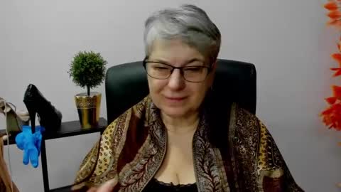 Snapshot of iris_xdesire chatting on 02.18.25 I R I S online show from 02.18.25
