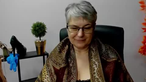Snapshot of iris_xdesire chatting on 02.18.25 I R I S online show from 02.18.25
