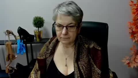 Snapshot of iris_xdesire chatting on 02.21.25 I R I S online show from 02.21.25