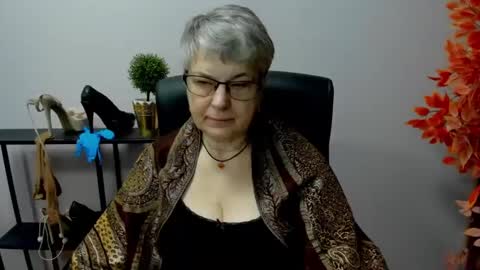 Snapshot of iris_xdesire chatting on 02.24.25 I R I S online show from 02.24.25