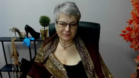 Snapshot of iris_xdesire chatting on 02.24.25 I R I S online show from 02.24.25