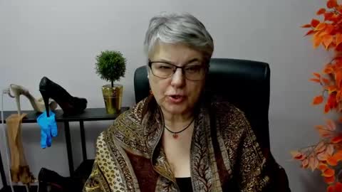 Snapshot of iris_xdesire chatting on 02.25.25 I R I S online show from 02.25.25