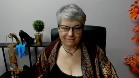 Snapshot of iris_xdesire chatting on 02.26.25 I R I S online show from 02.26.25