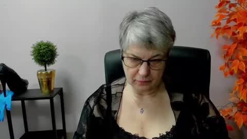 Snapshot of iris_xdesire chatting on 03.10.25 I R I S online show from 03.10.25