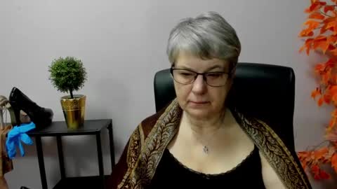 Snapshot of iris_xdesire chatting on 03.11.25 I R I S online show from 03.11.25