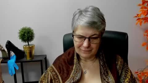 Snapshot of iris_xdesire chatting on 03.12.25 I R I S online show from 03.12.25