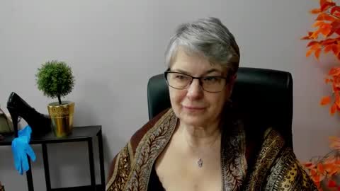 Snapshot of iris_xdesire chatting on 03.12.25 I R I S online show from 03.12.25