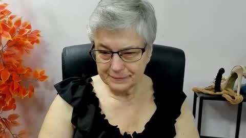 Snapshot of iris_xdesire chatting on 09.16.25 I R I S online show from 09.16.25