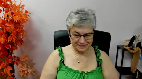 Snapshot of iris_xdesire chatting on 10.17.25 I R I S online show from 10.17.25