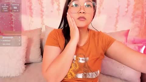 Snapshot of isa__rose chatting on 10.11.25 isa  rose online show from 10.11.25