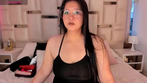 Snapshot of isa__rose chatting on 10.22.25 isa  rose online show from 10.22.25