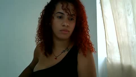 Snapshot of isa_bellaxx23 chatting on 09.11.25 isa_bellaxx23 online show from 09.11.25