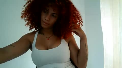Snapshot of isa_bellaxx23 chatting on 09.12.25 isa_bellaxx23 online show from 09.12.25