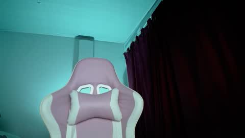 Snapshot of isa_emeralds chatting on 10.02.25 Isabella  online show from 10.02.25