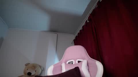 Snapshot of isa_emeralds chatting on 10.08.25 Isabella  online show from 10.08.25