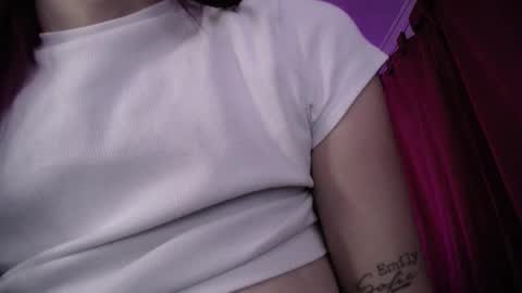 Snapshot of isa_emeralds chatting on 10.10.25 Isabella  online show from 10.10.25