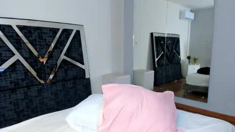 oIssaJonneso online show from 10.01.25