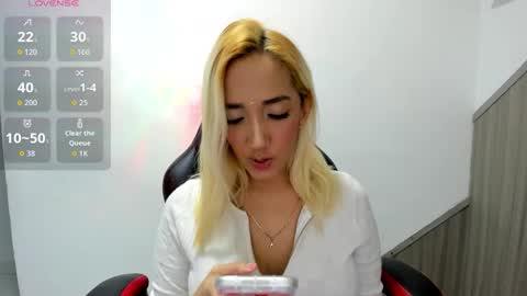 Snapshot of isa_klein chatting on 02.25.26 isa_klein online show from 02.25.26