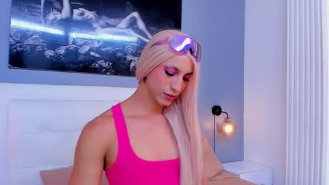 Isa Lancaster online show from 09.17.25